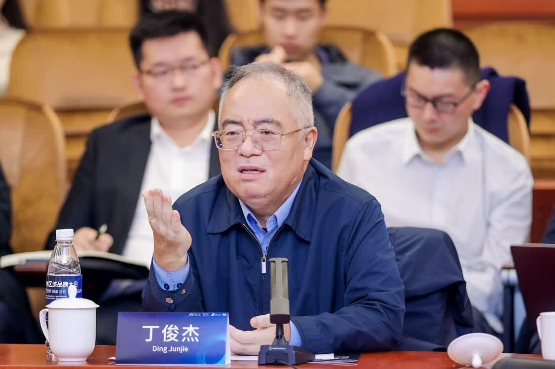 探索未来，澳门与香港管家婆的精准定位与发展策略